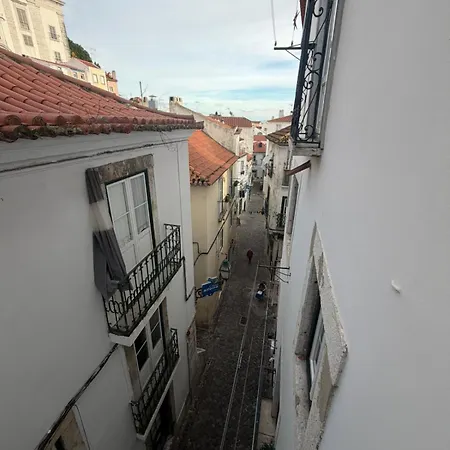 Alfama Downtown Corner * Lissabon